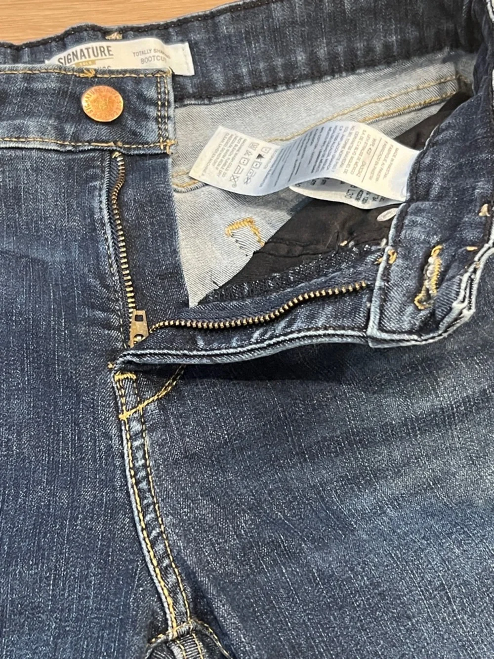 Signature by Levi Strauss Totally Shaping Bootcut Jeans Size 2S - Picture 6 of 12